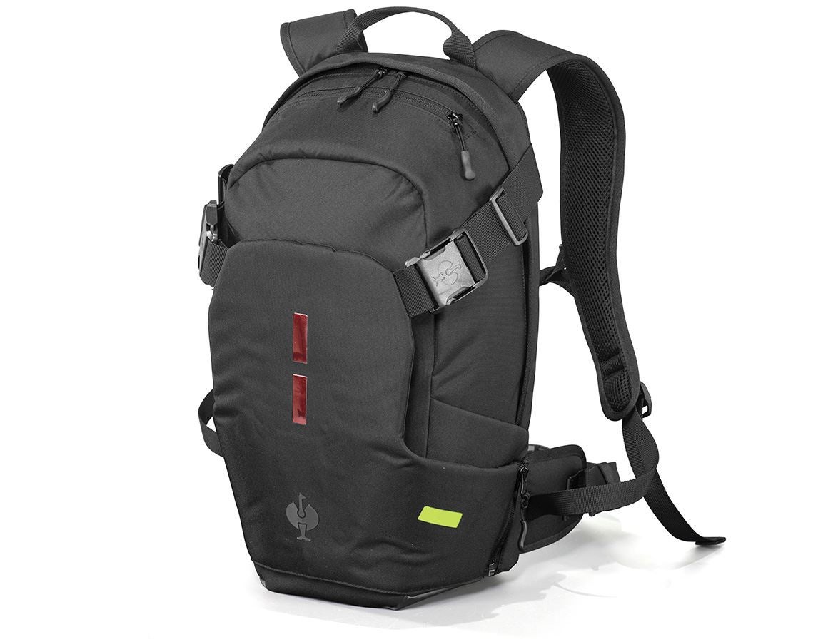 Clothing: e.s. OLED Backpack + black