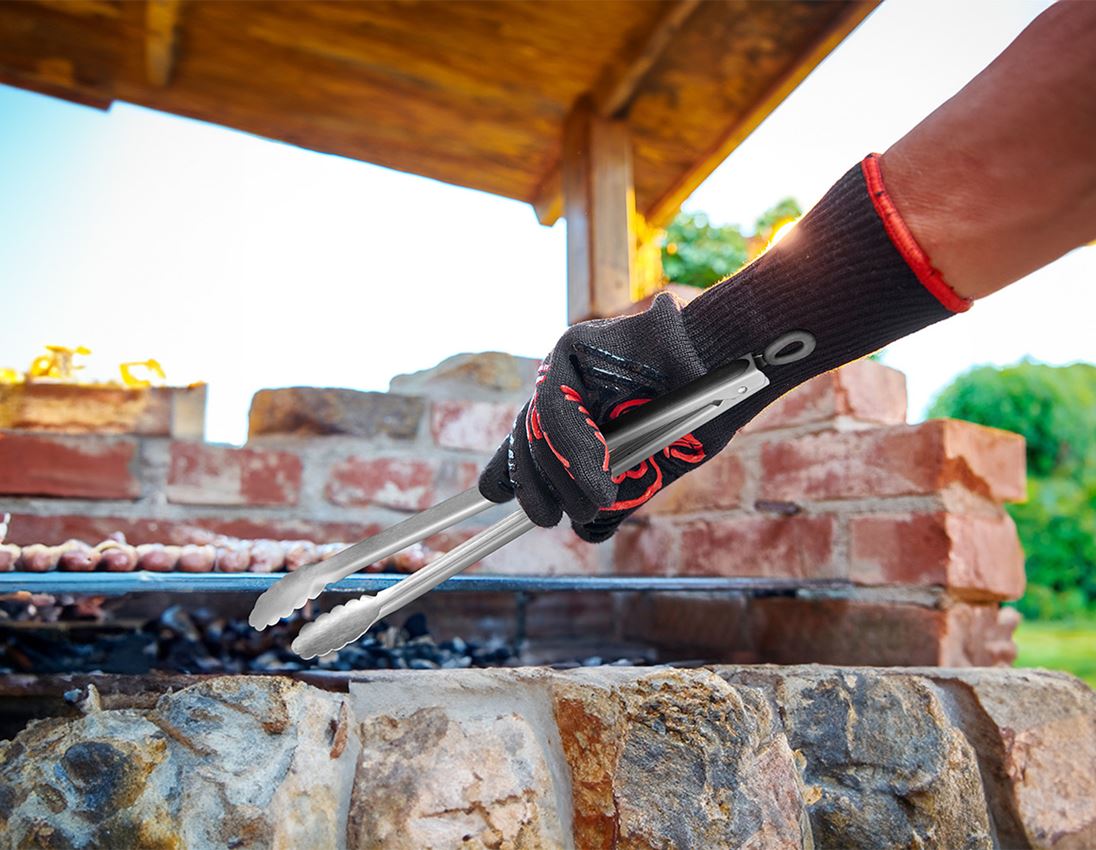Personal Protection: 2x Heat-resistant gloves Heat-Expert + BBQ-tongs