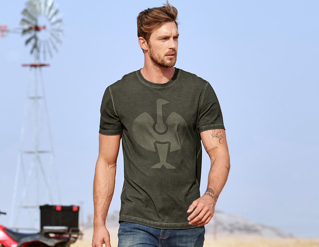 Hauts: T-Shirt e.s.motion ten ostrich + vert camouflage vintage