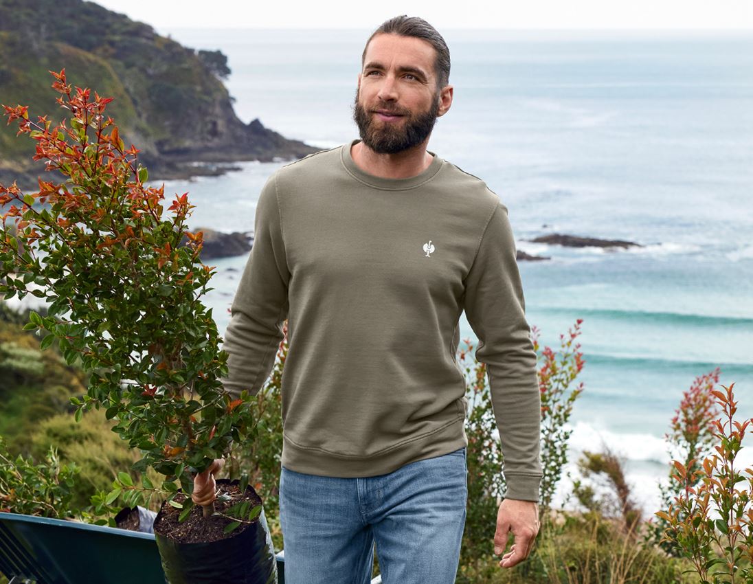Clothing: Sweatshirt e.s.botanica + naturegreen