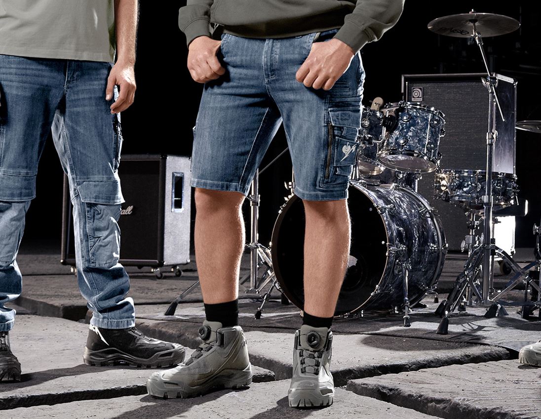Bekleidung: Metallica denim shorts + stonewashed