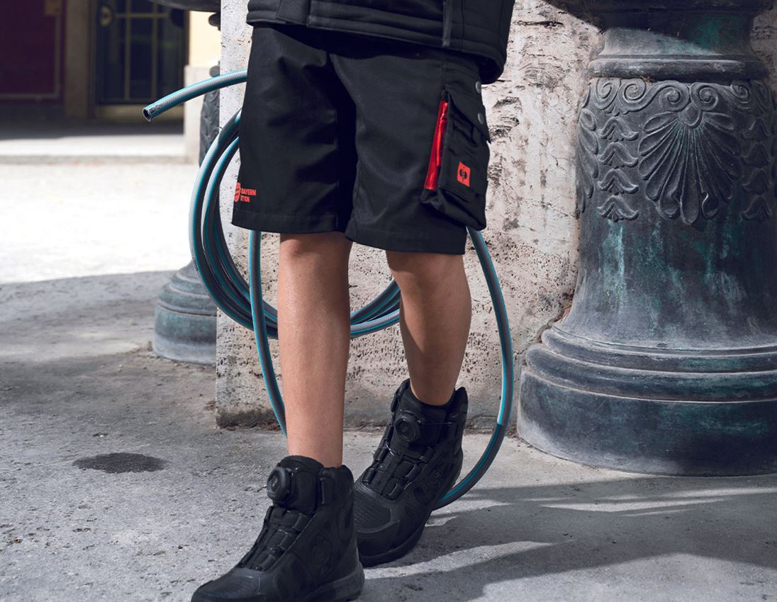 Collaborations: FCB Shorts Kids + black/straussred