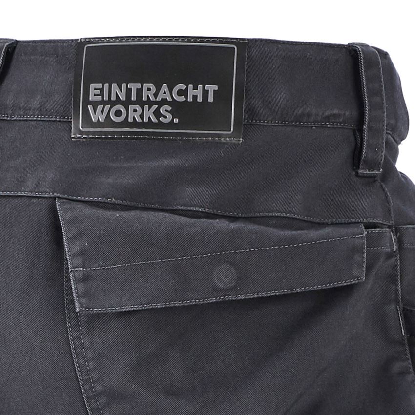 Kollaborationen: Eintracht Trousers + oxidblack 2