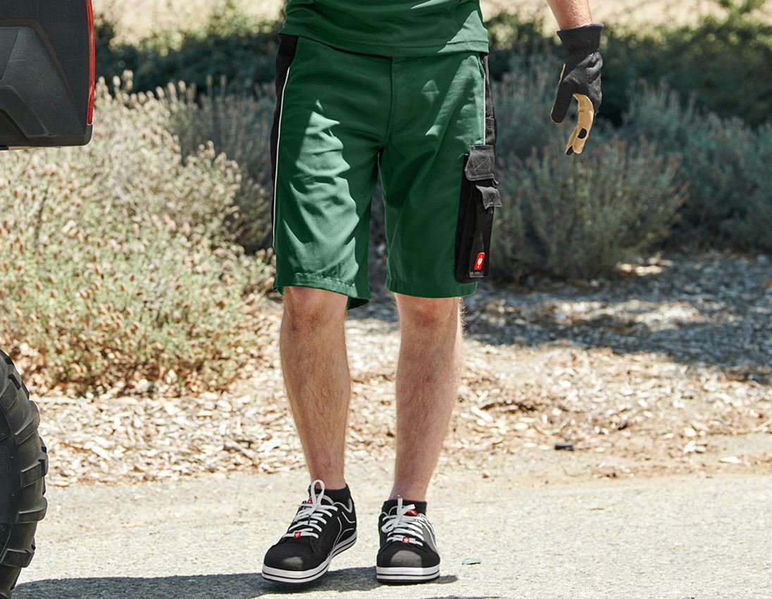 Collaborations: SET: Trousers e.s.active + shorts + towel + green/black