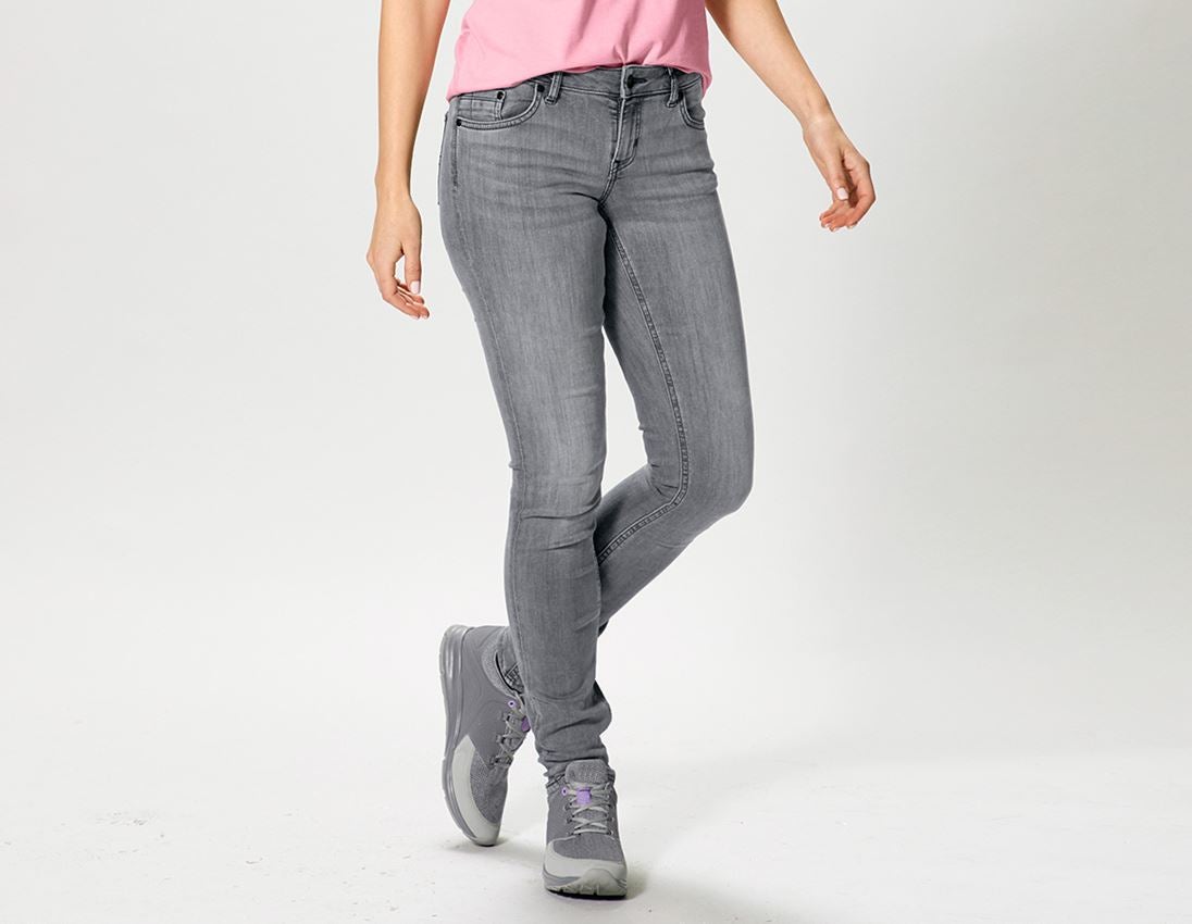 Kollaborationen: SET: 2x 5-Pocket-Stretch-Jeans, Damen + Fußball + graphitewashed