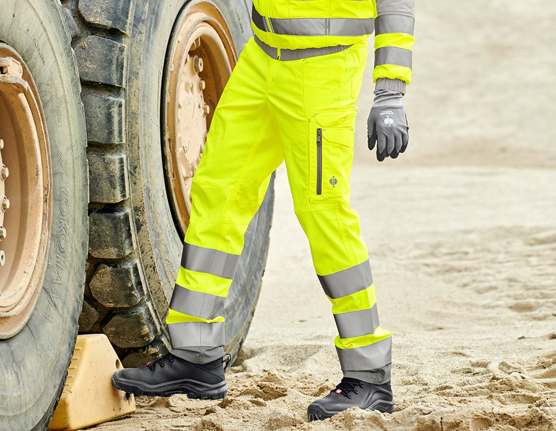 Topics: High-vis cargo trousers e.s.concrete + high-vis yellow/pearlgrey