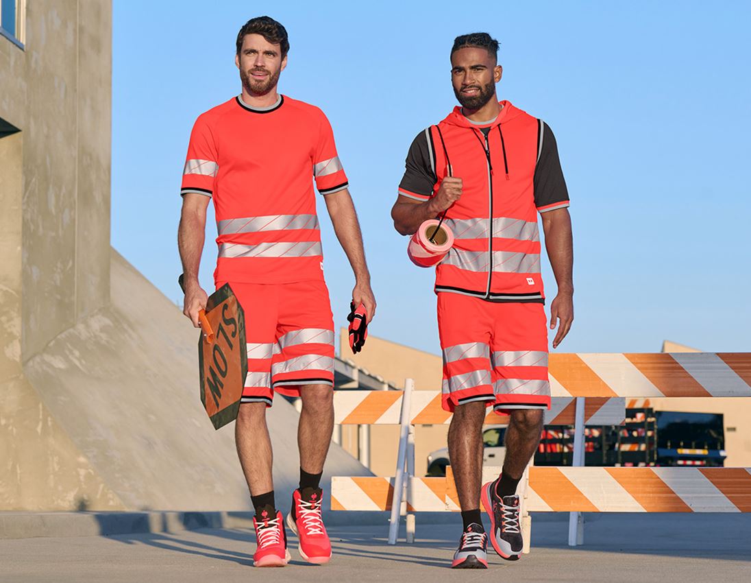 Topics: High-vis functional shorts e.s.ambition + high-vis red/black 2
