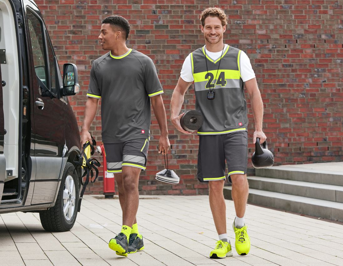 Topics: Functional shorts e.s.ambition + anthracite/high-vis yellow 4