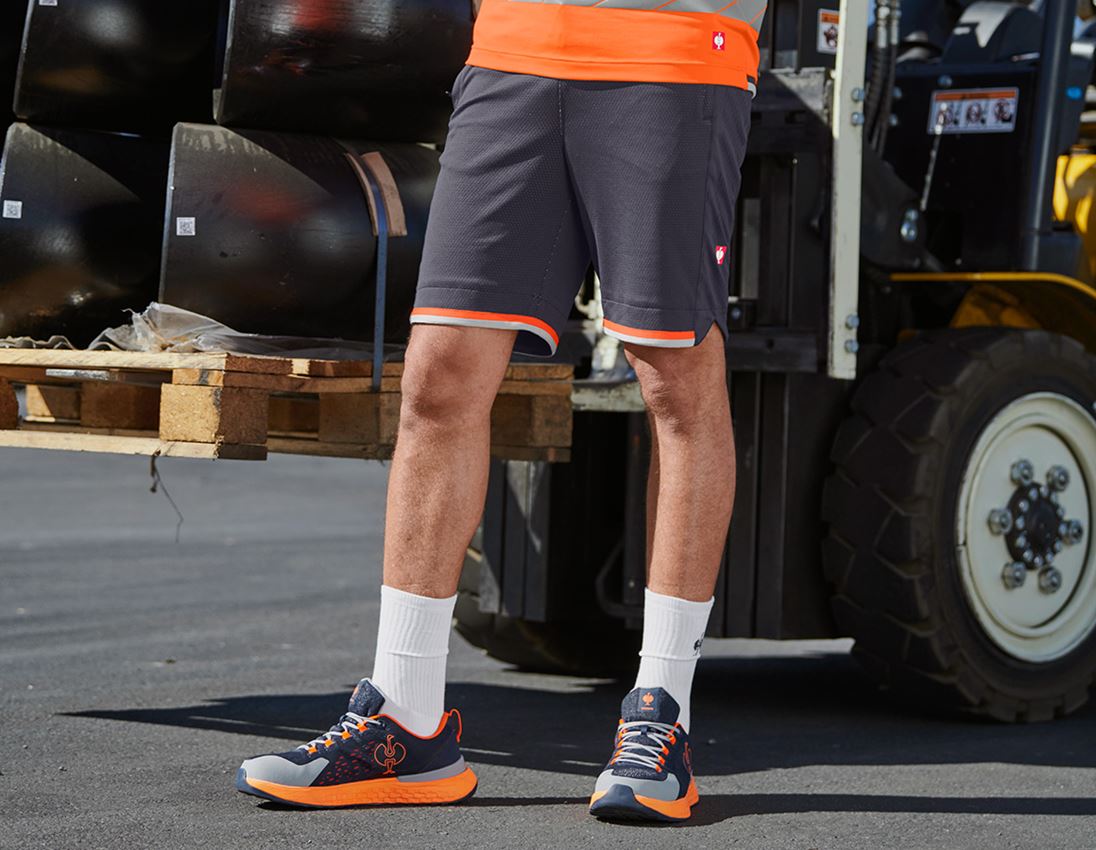 Topics: Functional shorts e.s.ambition + navy/high-vis orange