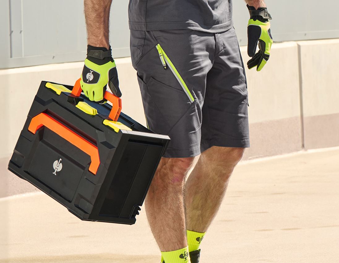 Topics: Multipocket shorts e.s.ambition + anthracite/high-vis yellow