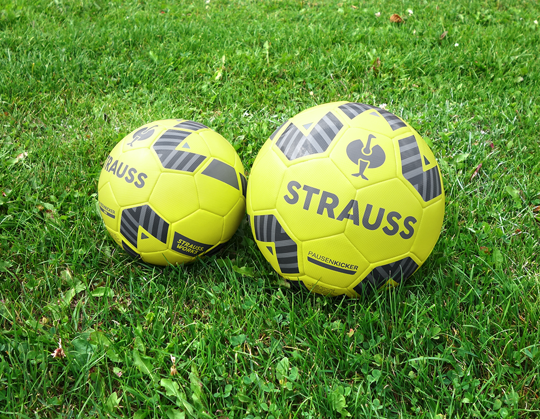 Accessories: STRAUSS football + acid yellow 4