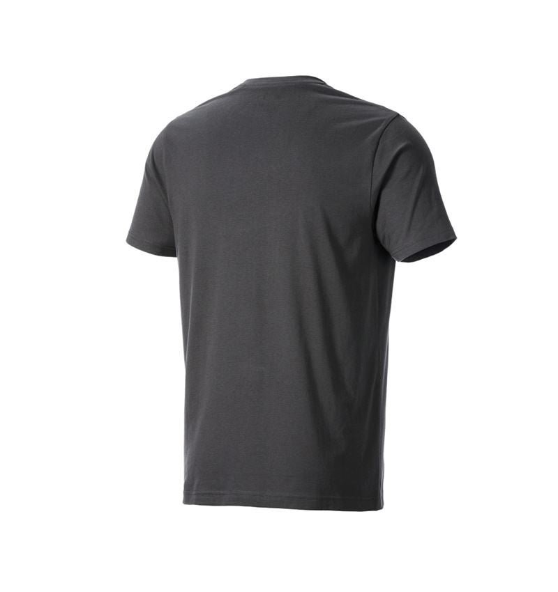 Clothing: T-shirt e.s.iconic works + carbongrey 5