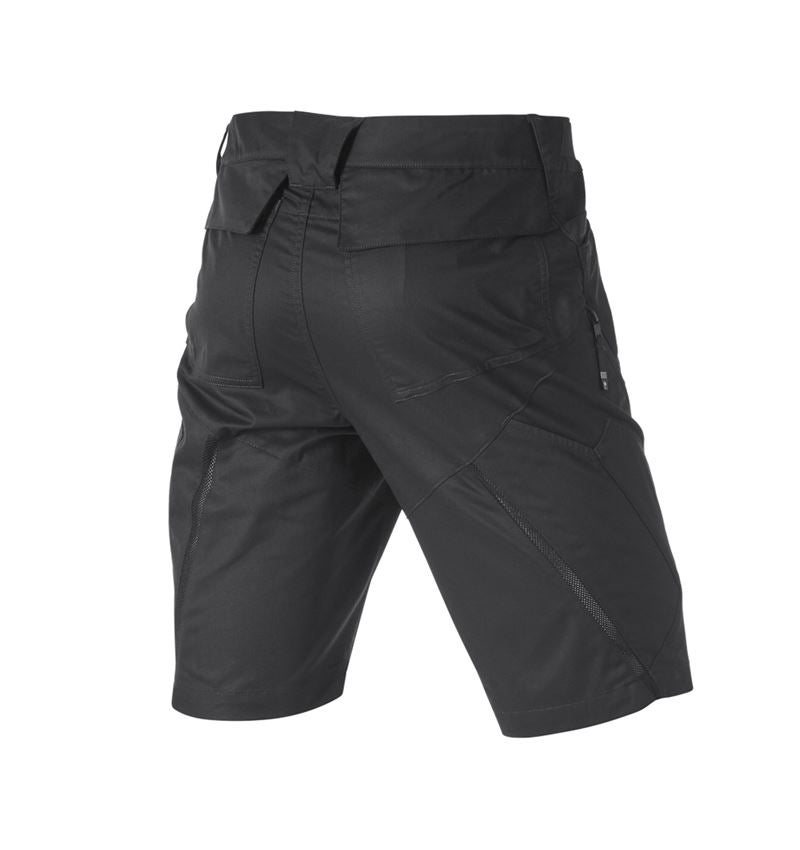 Topics: Multipocket shorts e.s.ambition + black 8
