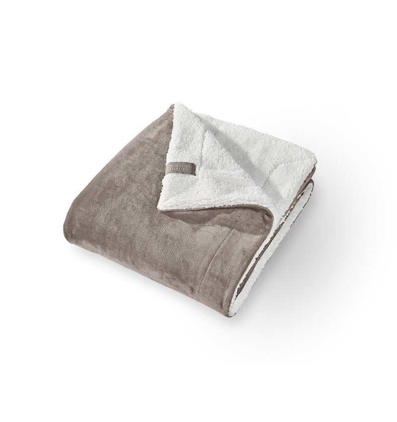 Accessories: e.s. Faux fur blanket + dolphingrey