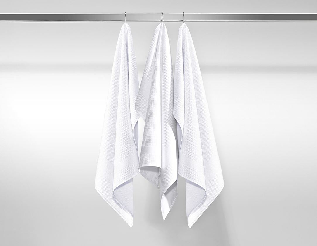 Cloths: Tea towel + white