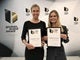 zwei Frauen mit German Brand Award Urkunde