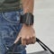 Über das Wrist band base e.s.tool concept lassen sich Kleinteile am Handgelenk sichern. Photo: Engelbert Strauss