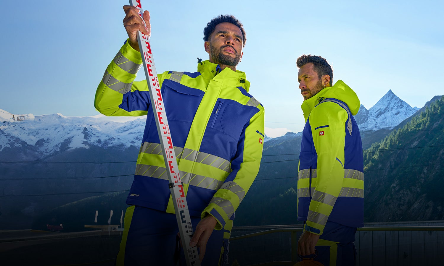 Women and men wear e.s.motion 24/7 high-vis clothing